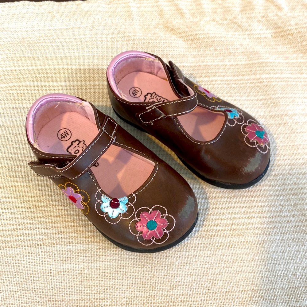 Teeny toes toddler shoe